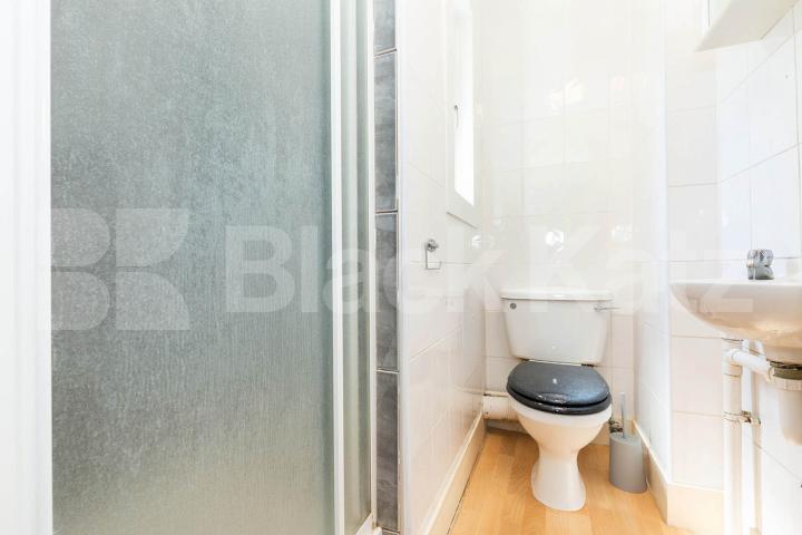 Bright two double bedroom flat set on the top floor of a period house Mercers Road, Tufnell Park